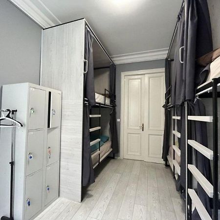 Friends Hostel Киев Екстериор снимка