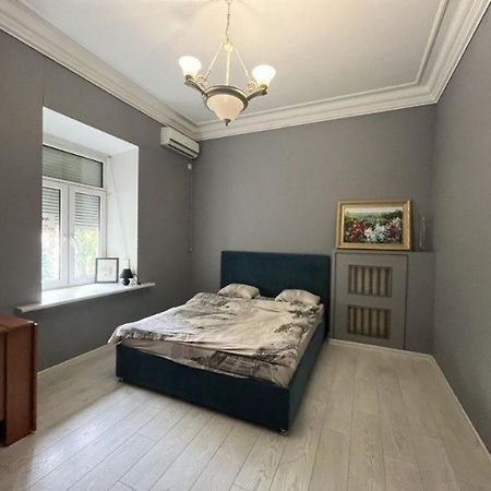 Friends Hostel Киев Екстериор снимка