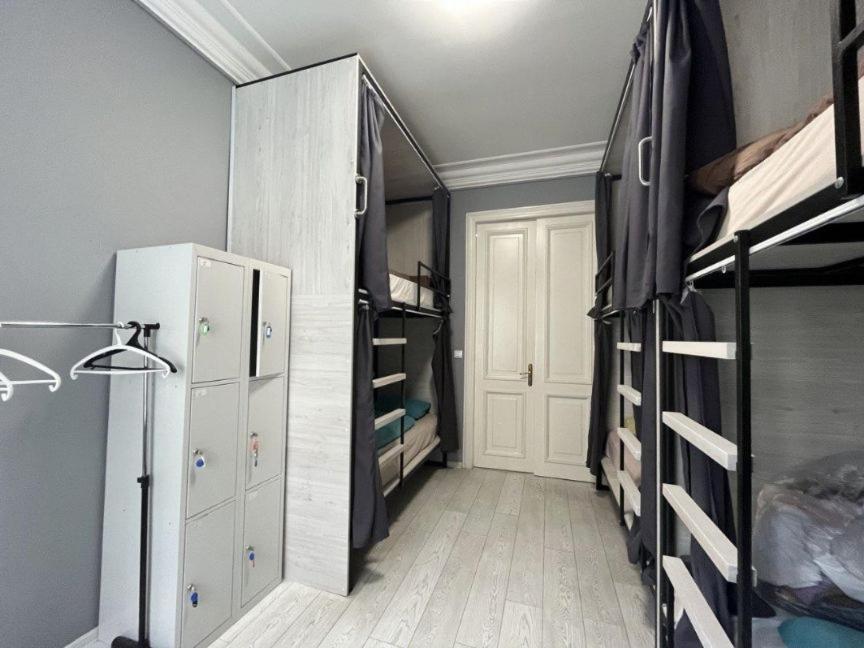 Friends Hostel Киев Екстериор снимка