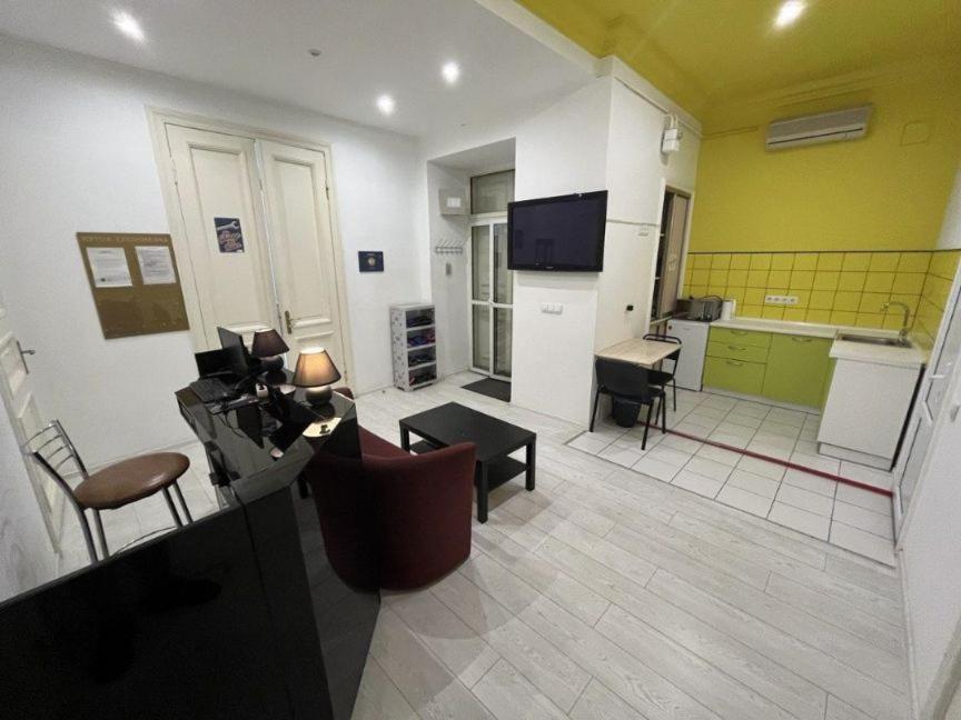 Friends Hostel Киев Екстериор снимка