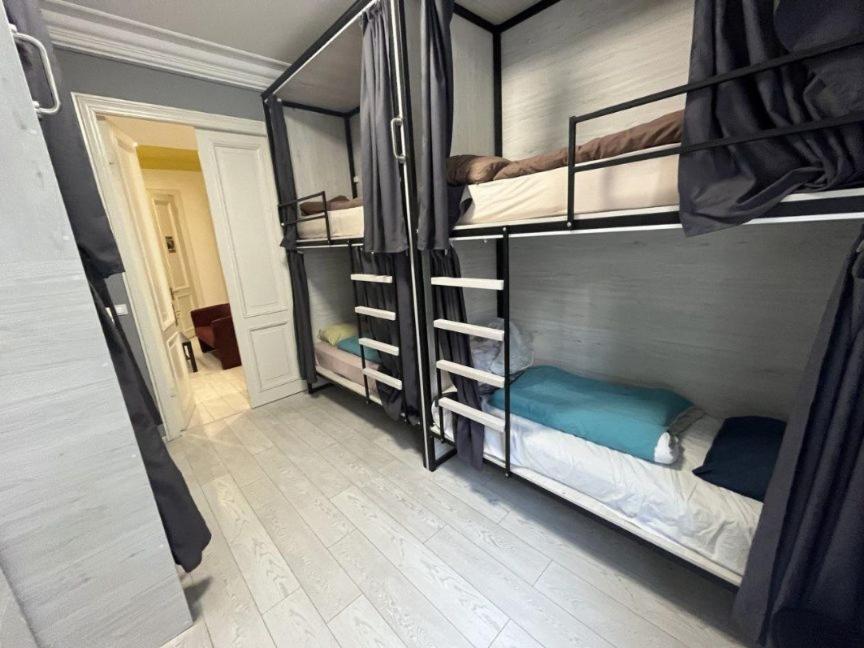 Friends Hostel Киев Екстериор снимка