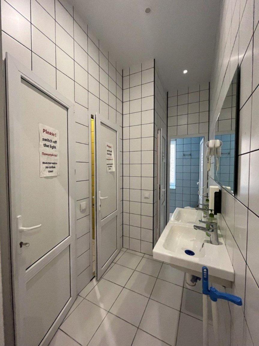 Friends Hostel Киев Екстериор снимка